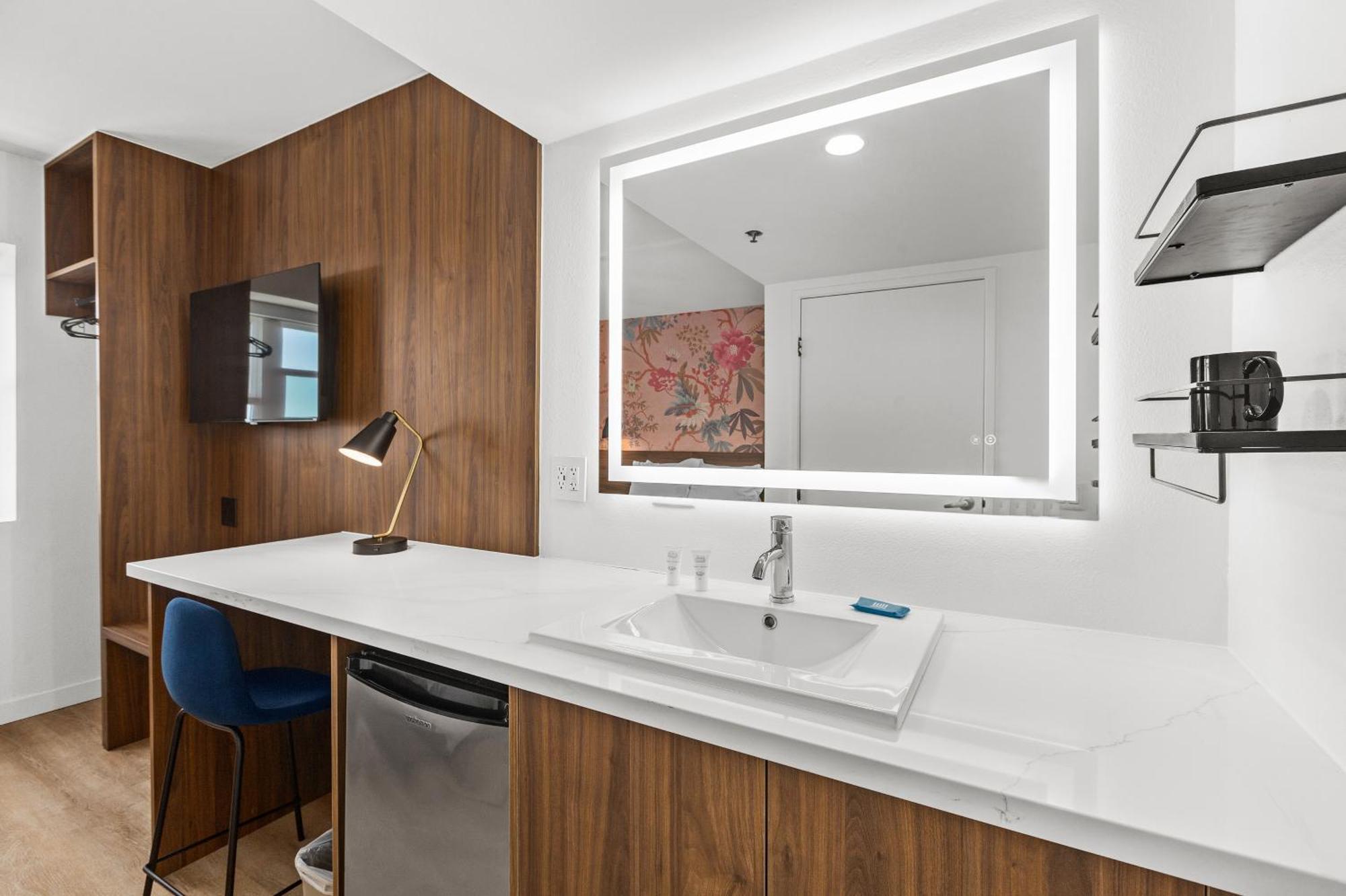 Uptown Inn - Limited Service Apart-Hotel Сан Диего Екстериор снимка