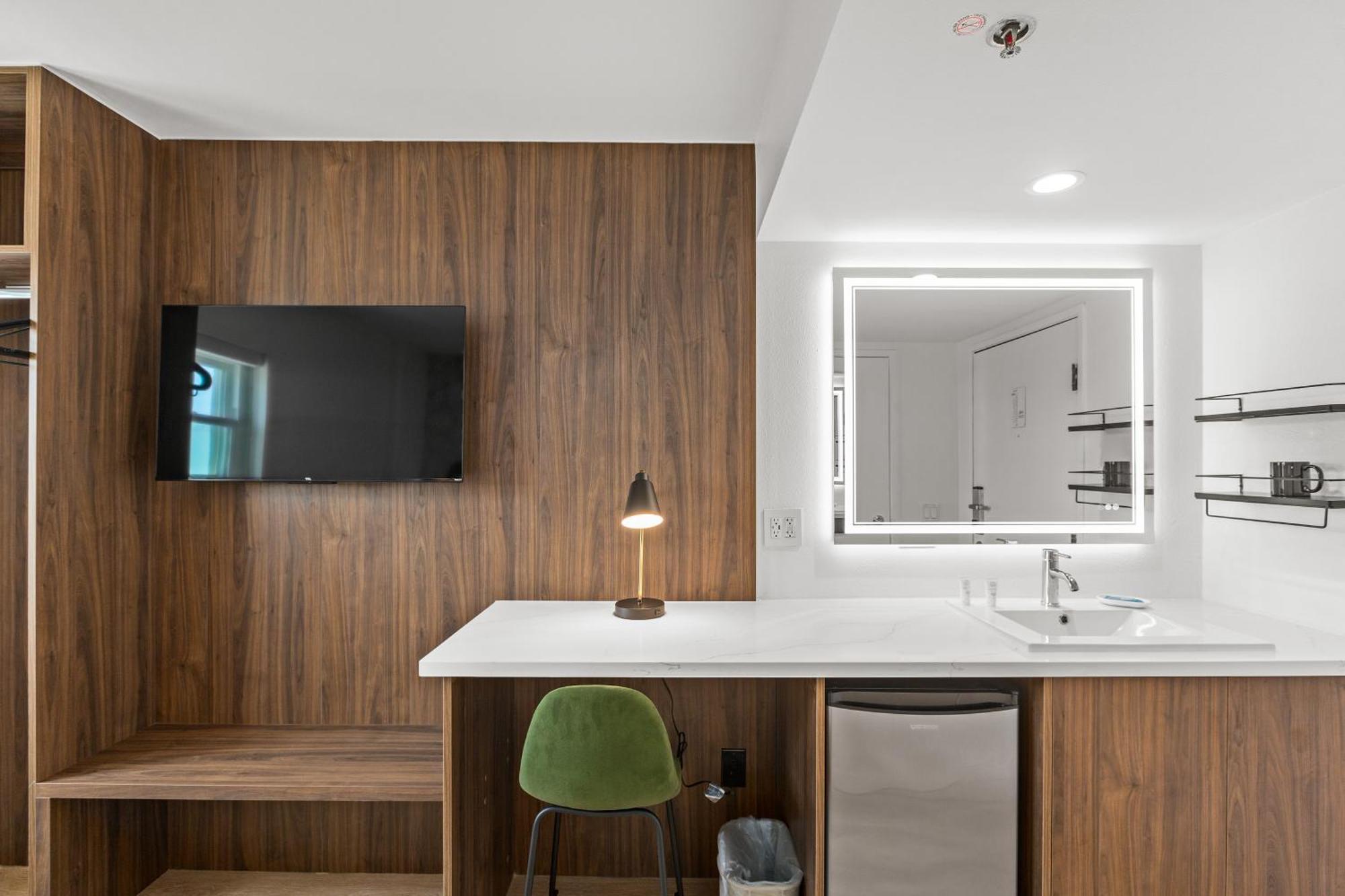 Uptown Inn - Limited Service Apart-Hotel Сан Диего Екстериор снимка