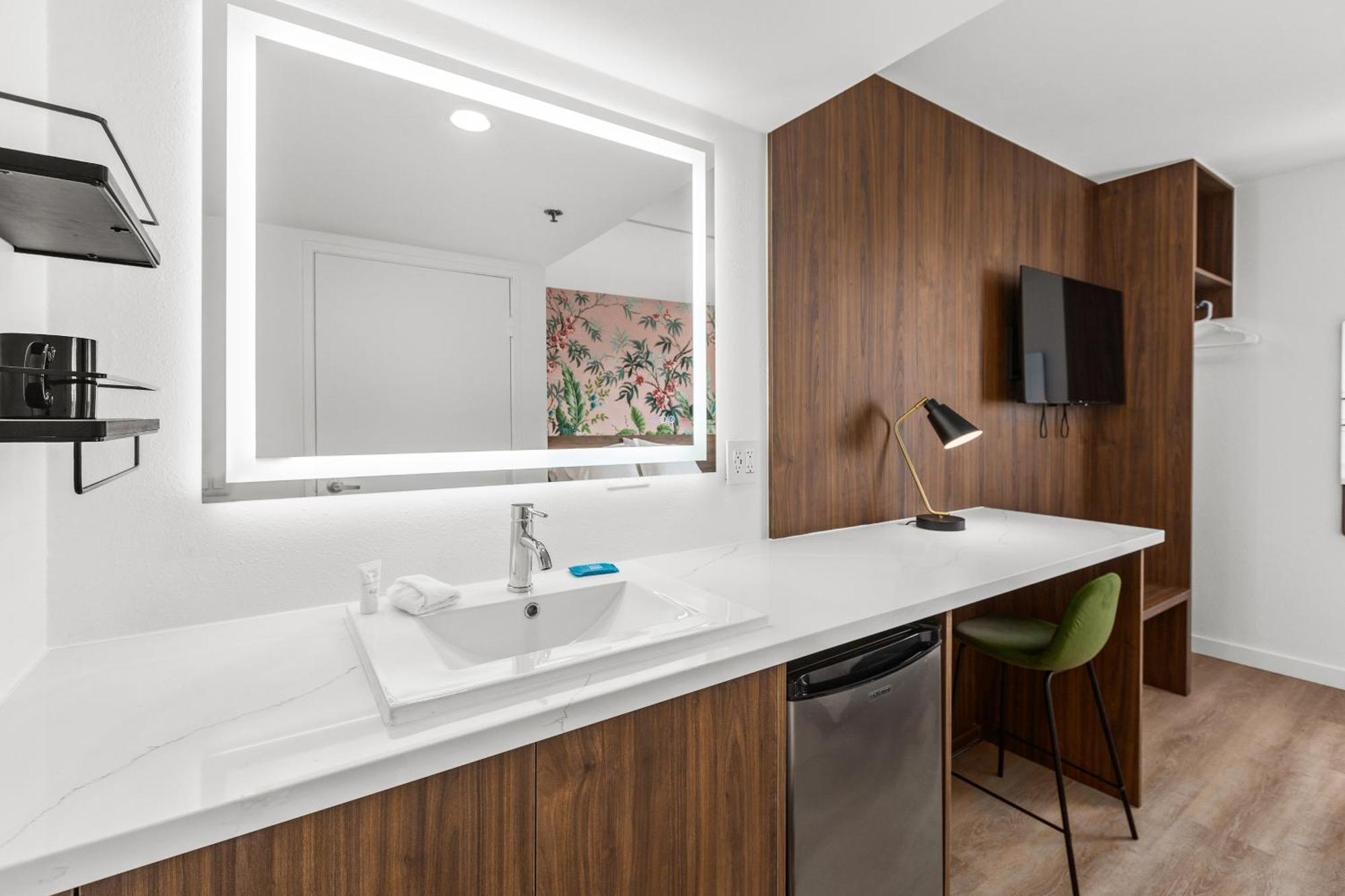Uptown Inn - Limited Service Apart-Hotel Сан Диего Екстериор снимка